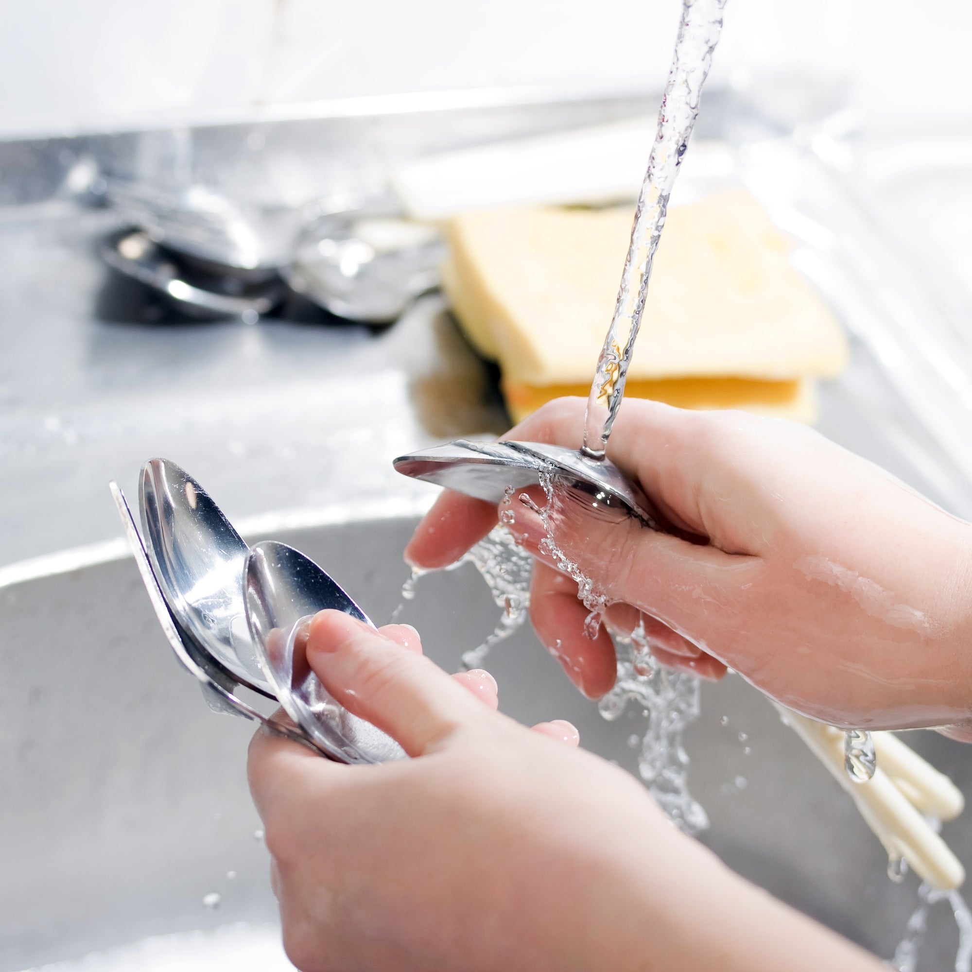 How to Clean Stainless Cutlery