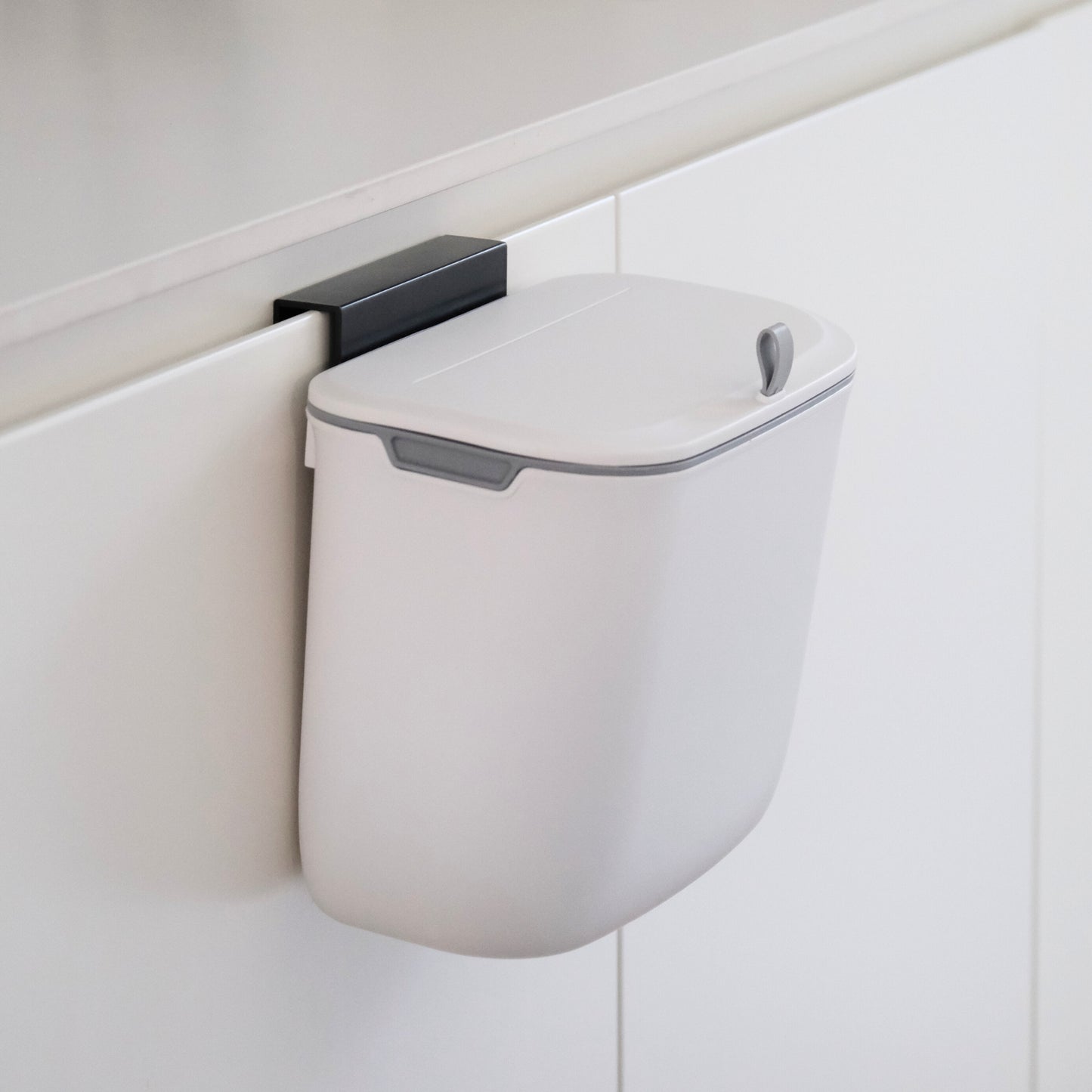 Hanging Kitchen Dustbin with lid
