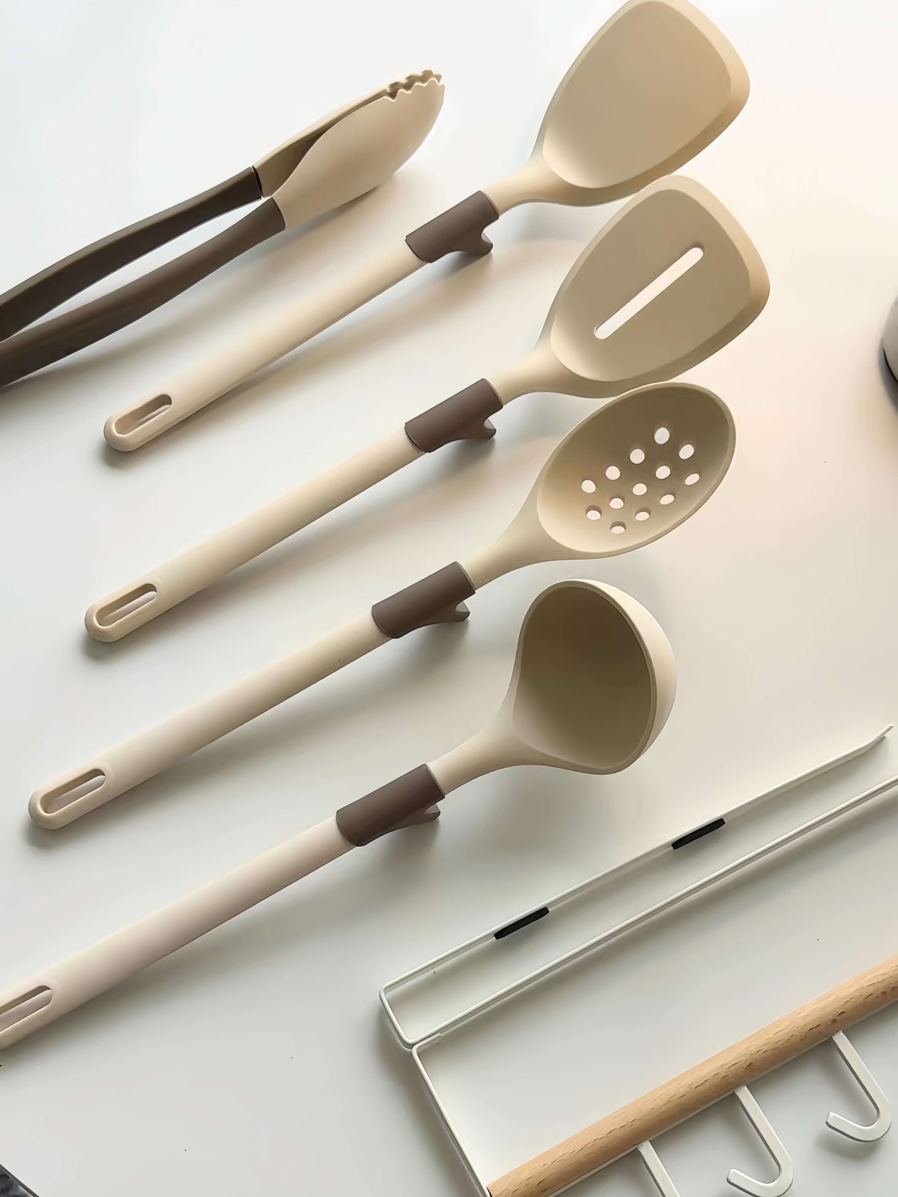 Silicone Kitchen Utensils – No Counter Touch, Stylish & Safe