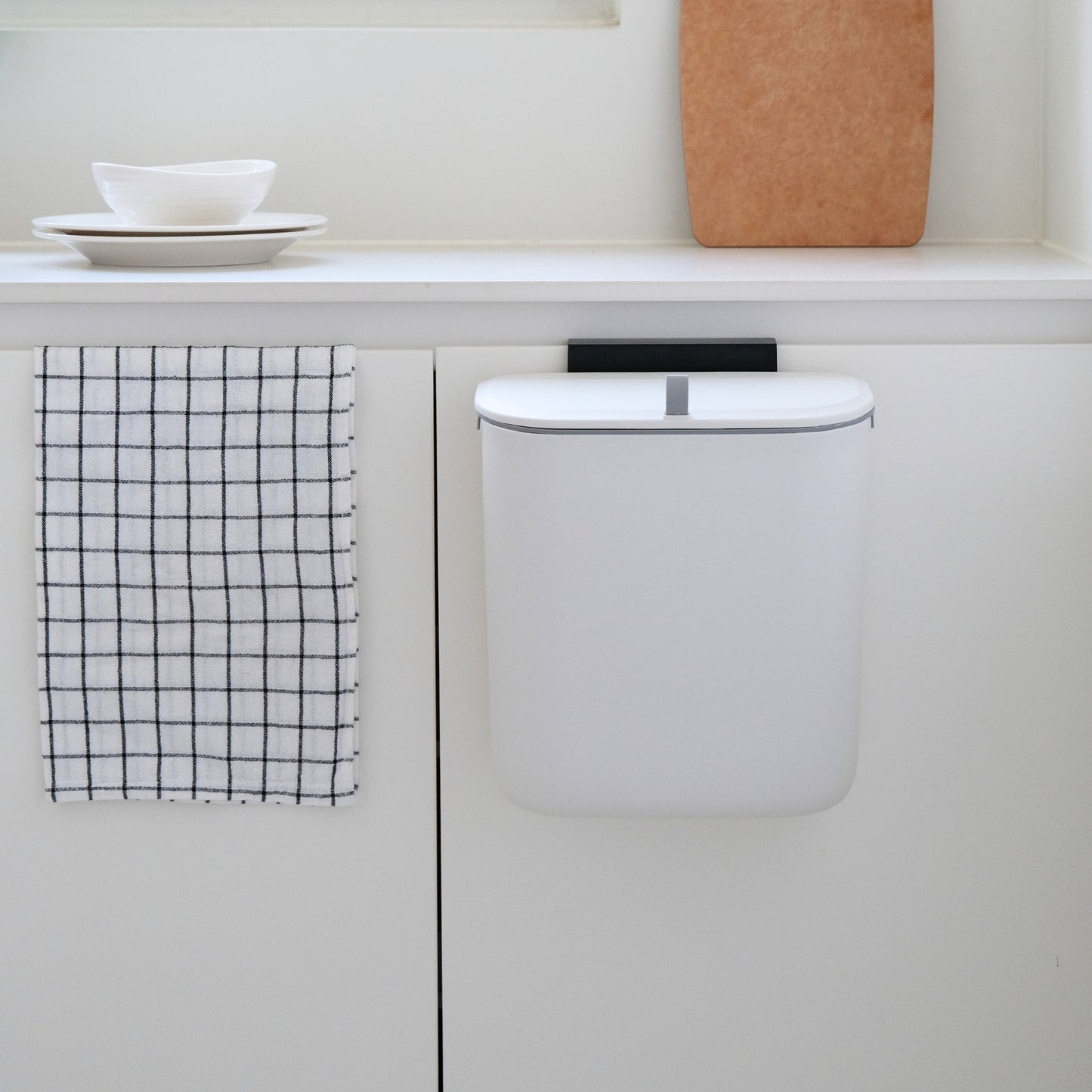 Hanging Kitchen Dustbin with lid
